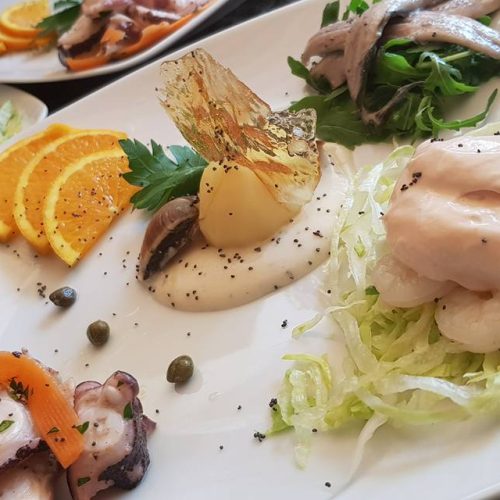 34178520_377711439403394_7903865058826911744_n